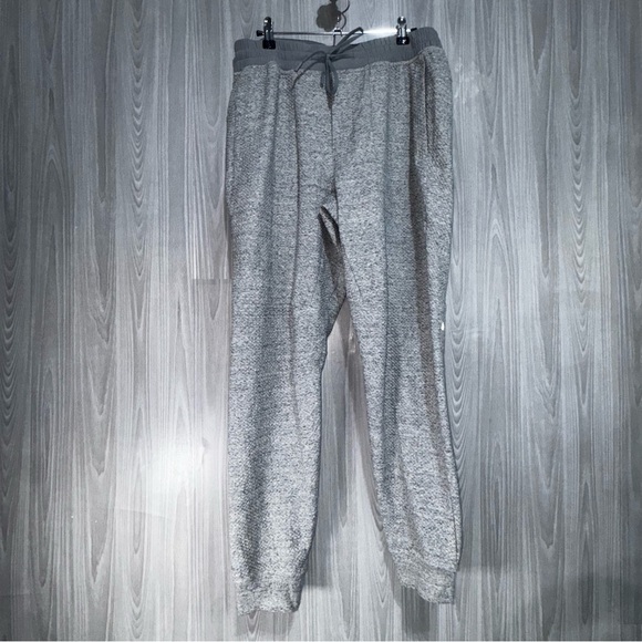 Lululemon At Ease Jogger
Heathered Melody Light Grey / Black - Picture 1 of 6